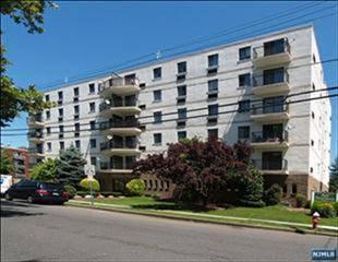 $164,900
Hackensack, BRIGHT AND SUNNY 2 BEDROOM CORNER UNIT WITH