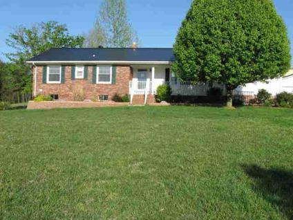 $189,900
Moss 3BA, Beautiful up dated all brick ranch with 4