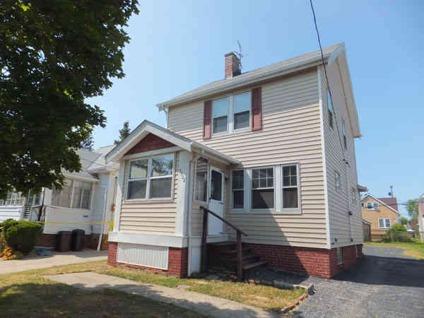 $30,000
Cleveland 2BR, Nice vinyl sided colonial, updated bathroom