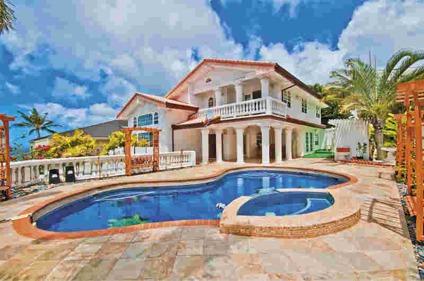 $3,980,000
Honolulu, Enjoy Life in a Private Guard Gated Luxury Home A