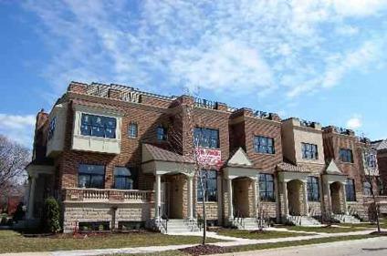 $549,900
Townhouse-2 Story - ARLINGTON HEIGHTS, IL
