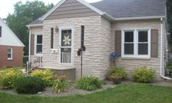 Great Little Chute Location! Open House July 22 and July 29 12p-2p See valleybyowner for details on the home!