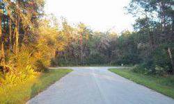 .57 wooded acre on cul-de-sac in Ocala Waterway Estates. Build your dream home in this great area off SR 200, close to shopping, restaurants, entertainment and medical services . Wonderful home site, area of nice homes.