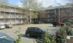 BEAUTIFUL END UNIT 1ST FLOOR CONDO WITH 3 BEDROOMS AND 2 BATHS. MOVE IN READY! WALKING AND BIKE TRAIL RIGHT BEHIND CONDO DEVELOPMENT. ACROSS FROM THE CHESAPEAKE BAY. LOTS OF RESTAURANTS AND SHOPS NEAR BY.
Listing originally posted at http