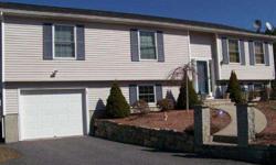 Immaculate eight rm three bedrooms 2 full bathrooms split in superior location!
Melinda Titus is showing this 3 bedrooms / 2 bathroom property in WEBSTER, MA. Call (508) 243-2251 to arrange a viewing.
Listing originally posted at http