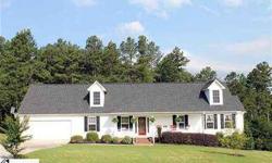 Entering this large 5 beds, three bathrooms home in the wren school district brings fresh air to your lungs and a smile to your face.
Ruth Shuck is showing this 5 bedrooms / 3 bathroom property in Piedmont, SC. Call (864) 313-3683 to arrange a viewing.