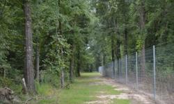 Affordable LA deer hunting property with hardwood timber. 538+/- acre high fence with new lodge. Located in the agricultural delta of northern Caldwell Parish, north of Columbia, LA, this is the perfect set up for an individual or corporate retreat.