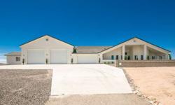 This 2665 sq. Feet home sits on 17.54 scenic acres only minutes from kingman. Scott Lander has this 3 bedrooms / 2 bathroom property available at 14757 E Mona Drive in Kingman for $349900.00. Please call (928) 753-5003 to arrange a viewing.
