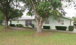 LARGE HOME IN SE PART OF OCALA. NICE BIG YARD WITH FENCED BACKYARD,UPDATED KITCHEN,FAMILY ROOM,FORMAL LIVING ROOM,FORMAL DINING ROOM,BIG BONUS ROOM TO MAKE 4TH BEDROOM,LAUNDRY ROOM,SPLIT FLOORPLAN,LANAI,AND ON A CORNER LOT. COME CHECK IT OUT !!!